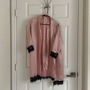 Beautiful, sexy and comfortable robe. Pink and small size
